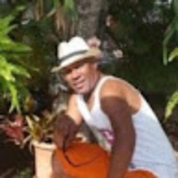 Meet your Posher, Carlos - Picture 1 of 1